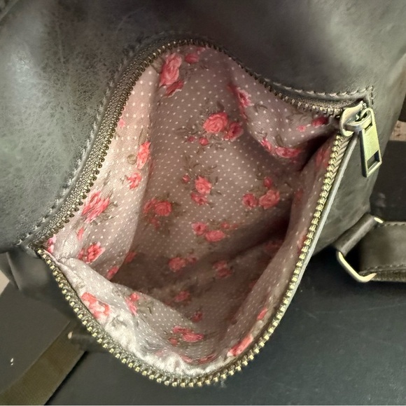 NWOT Joy Susan Vegan Leather Alyssa Distressed Backpack Bag - Picture 12 of 13